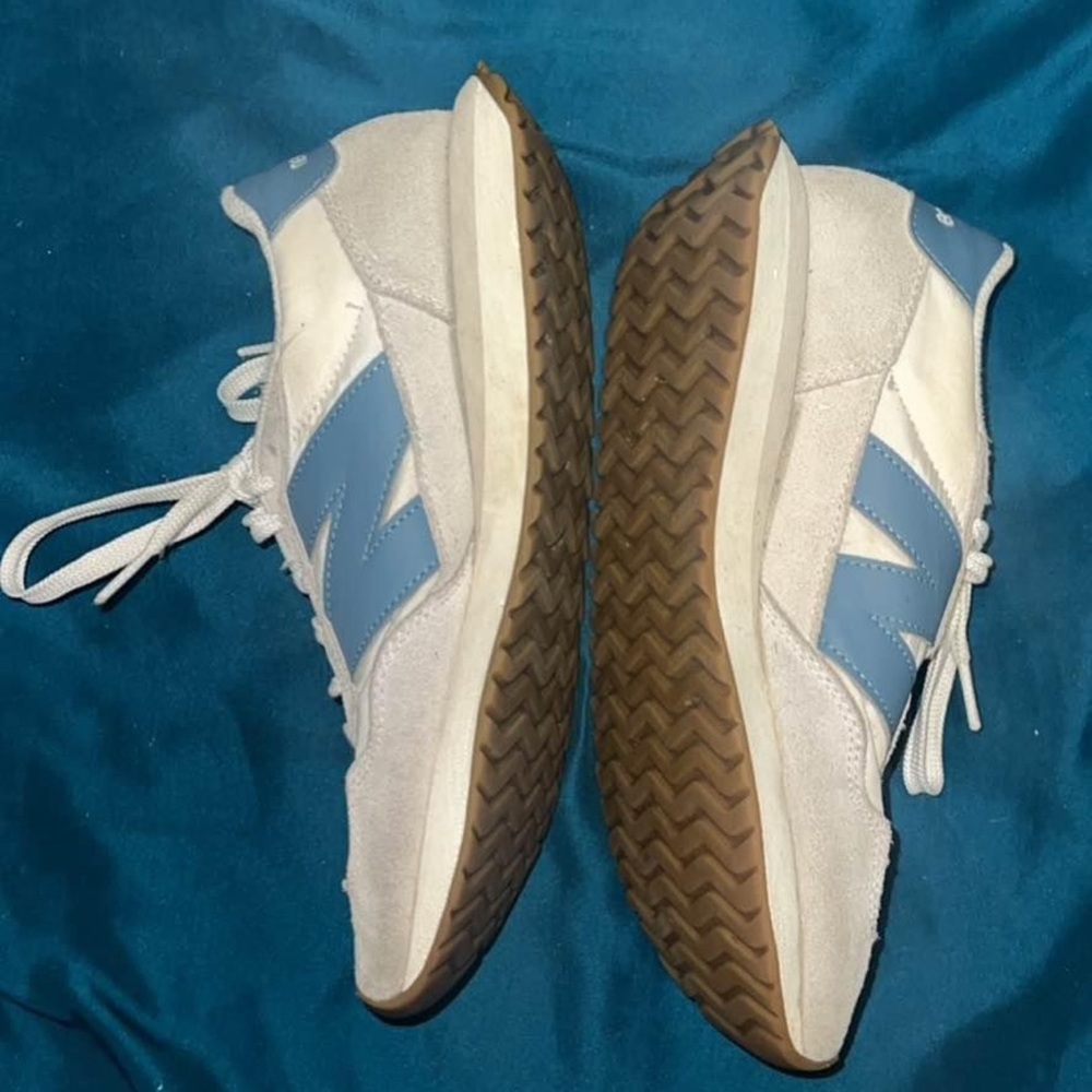 New Balance size 6.5M/8W - Picture 4 of 4